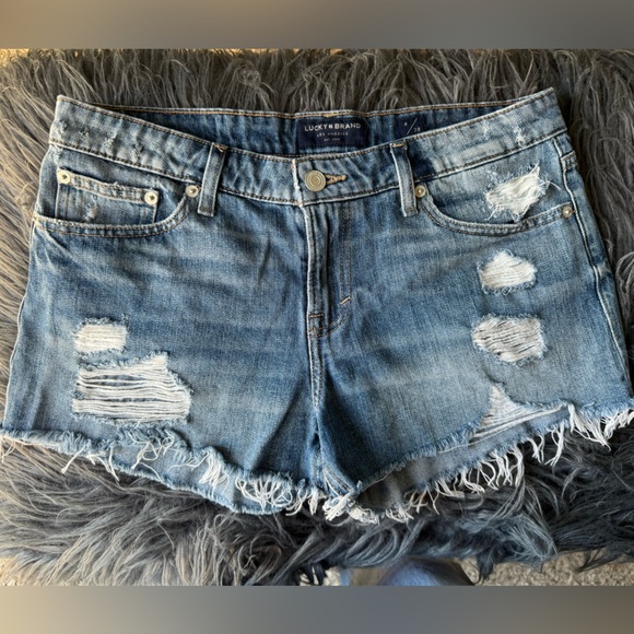 Lucky Brand Women’s Jean Shorts ‘The Cut Off’ Size 6/28. Preowned/Like NEW! - Picture 2 of 9